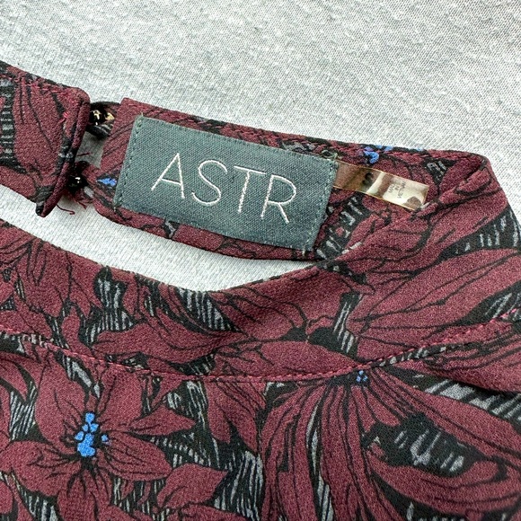 ASTR Burgundy Floral Back Cutout Shift Dress Long Sleeve EUC - Picture 7 of 10